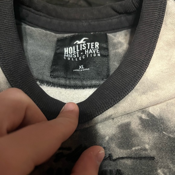 gray and black and white hollister crewneck - Picture 3 of 4